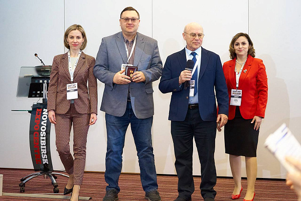 В рамках XXVIII Международной научно-практической конференции АНО «НОИВ» прошло торжественное награждение медалью «За заслуги во взрывном деле» 