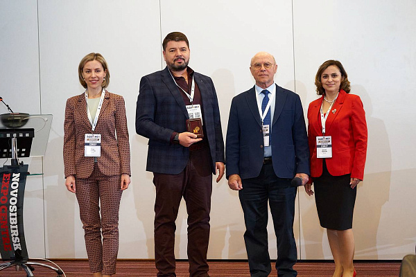 В рамках XXVIII Международной научно-практической конференции АНО «НОИВ» прошло торжественное награждение медалью «За заслуги во взрывном деле» 